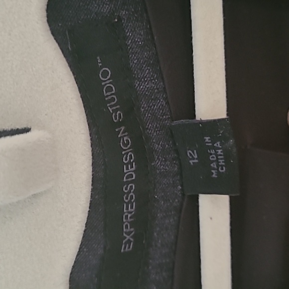 Express Design Studio Suit - Picture 3 of 7